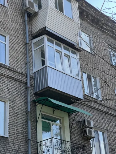 Монтаж даху на балконі останнього поверху та обшивка у послузі балкони під ключ Запоріжжя