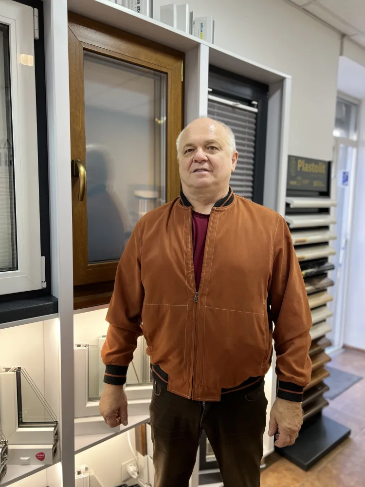 Володимир досвідчений монтажник вікон та дверей