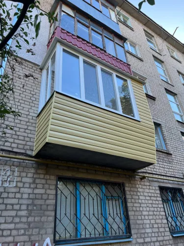 Зовнішнє оздоблення балкона сайдингом у Запоріжжі у послузі балкони під ключ Запоріжжя