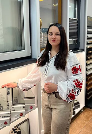 Анна консультант з металопластикових вікон центр